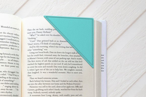 Reviewing the No Fray Fabric Corner Bookmark ITH